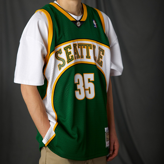 Durant wears Sonics jersey in Seattle return
