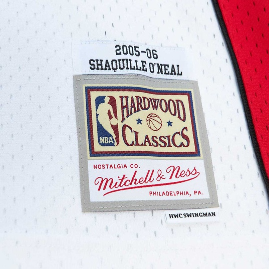 Mitchell & Ness Men's Shaquille O'Neal Miami Heat 2005-06